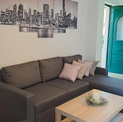 Апартаменты Spiros House *